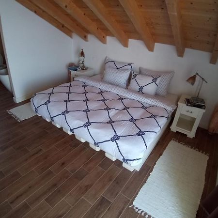 Captain'S Attic Račišće Dış mekan fotoğraf